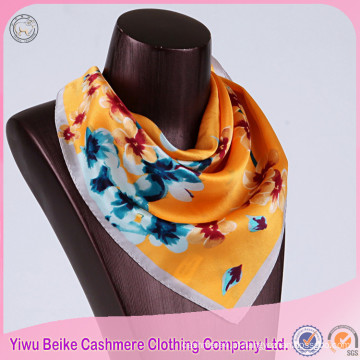 Customized Fashion High Quality Ladies Silk Scarf em muitos estilos